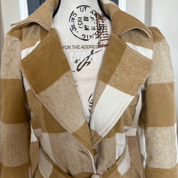 G by Giuliana Tan and Cream Coat - Picture 2 of 7